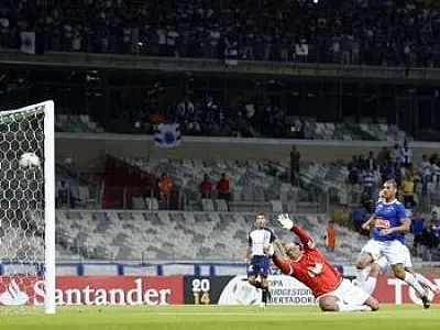 Cruzeiro empata no Mineirão e é eliminado pelo San Lorenzo
