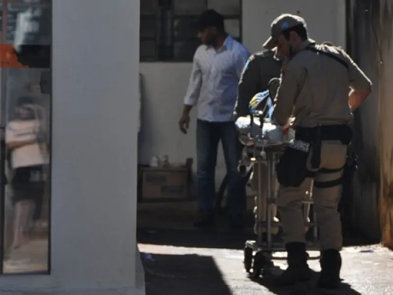 Jovem é socorrido após cair de telhado em Nova Andradina