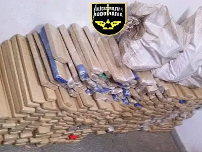 PMR apreende veículo com mais de 500 tabletes de maconha