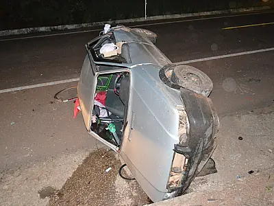 Motorista fica gravemente ferido em capotamento na BR-163