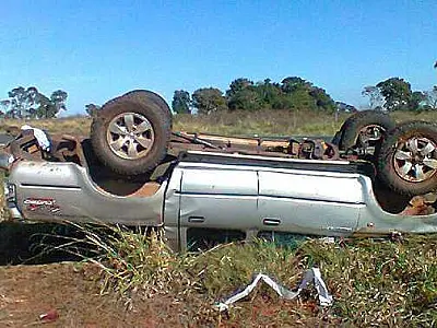 Caminhonete sai da pista e capota na MS-436 nessa quarta