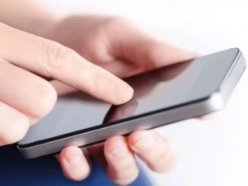 Venda de smartphones cresce 46,5% em um ano, celulares simples têm queda de 21%