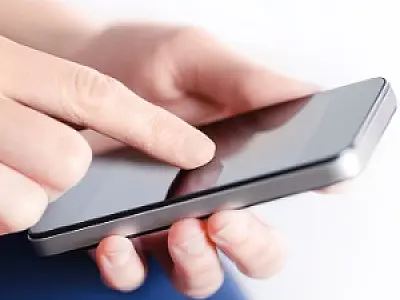 Venda de smartphones cresce 46,5% em um ano, celulares simples têm queda de 21%