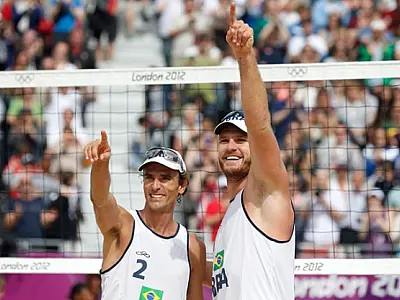 Alison e Emanuel vencem poloneses e vão à semifinal