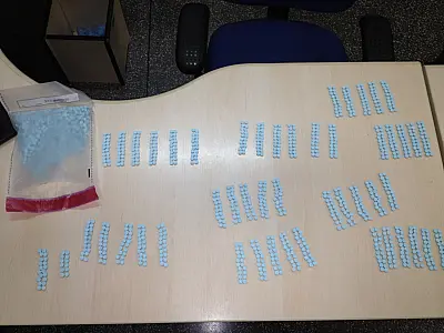 Jovem com 2 mil comprimidos de ecstasy é apreendida pela PRF