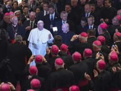 Papa pede fim de crimes de pedofilia na Igreja Católica