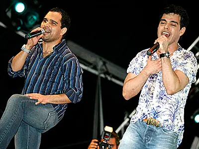 Zezé di Camargo e Luciano fazem show de luxo na Capital nesta sexta-feira