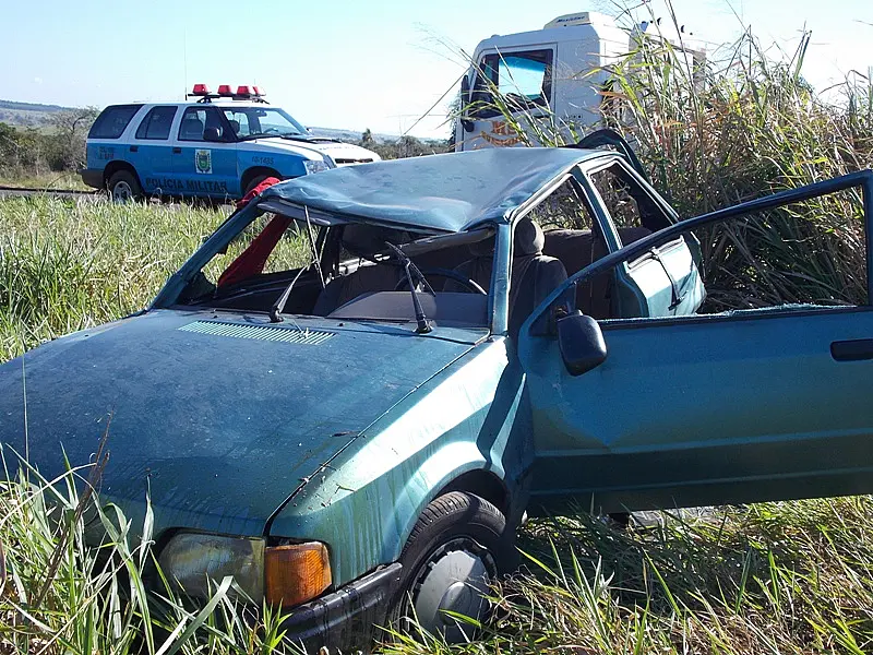 Motorista perde o controle do veículo e capota na MS-395