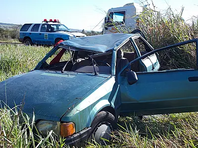 Motorista perde o controle do veículo e capota na MS-395
