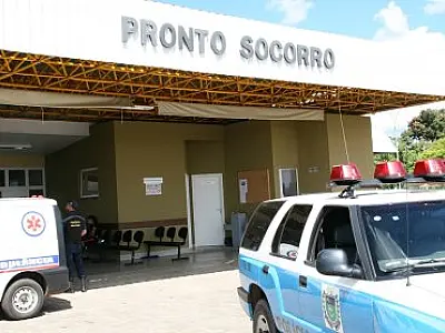 Homem é esfaqueado em casa e autor foge após agressão
