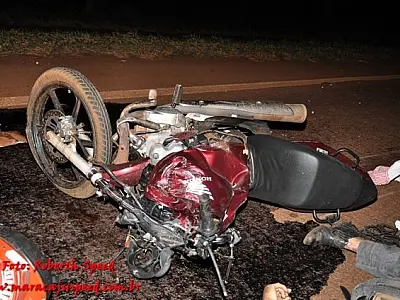 Motociclista colide com ônibus e morre na BR-267