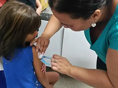 Começa hoje campanha para atualizar caderneta de vacinação