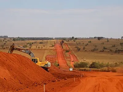 Obras no Macroanel mobilizam 70 trabalhadores e novos trechos serão pavimentados