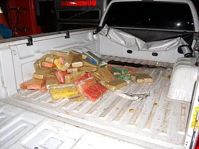 PRF apreende caminhonete com droga em Nova Andradina