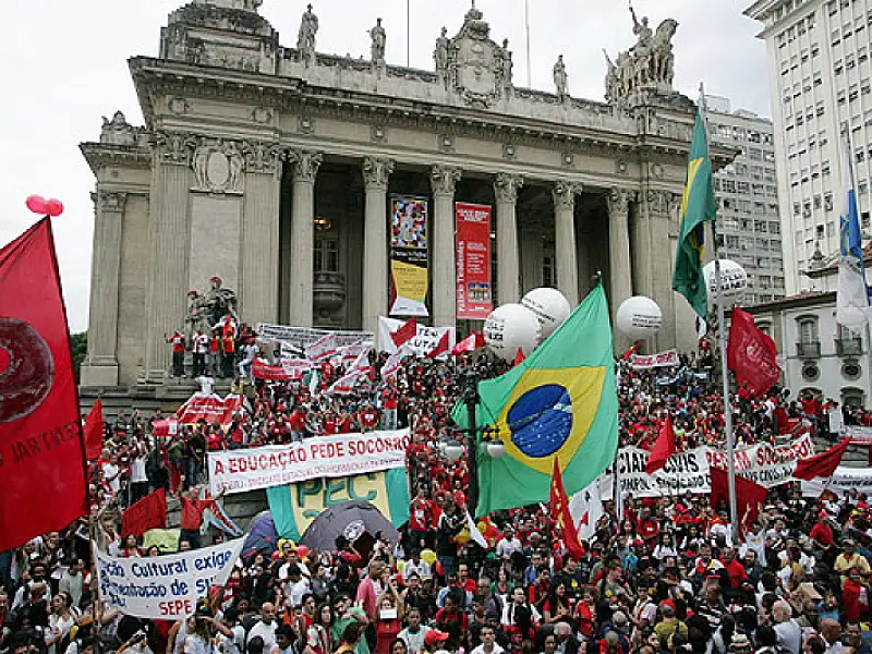 Bombeiros soltos fazem carreata e planejam protesto