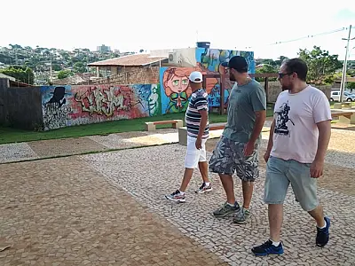 Artistas transformam Orla Ferroviária em galeria de arte urbana ao ar livre