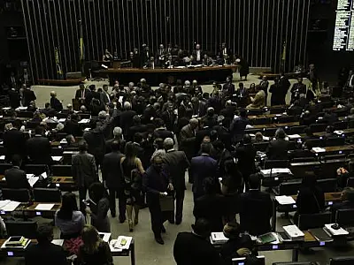 Em semana mais curta, Câmara tentará mais uma vez votar ajuda a estados