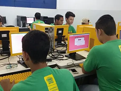 Educação estuda pedido de municípios para adiar início do ano letivo na rede estadual