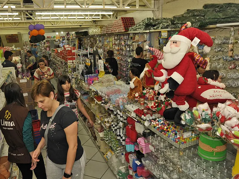 Vendas parceladas no Natal recuam 1,46%, no 3º ano seguido de queda