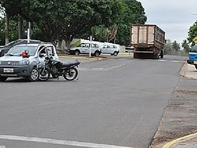 Prefeito de Alcinópolis se envolve em acidente entre carro e moto