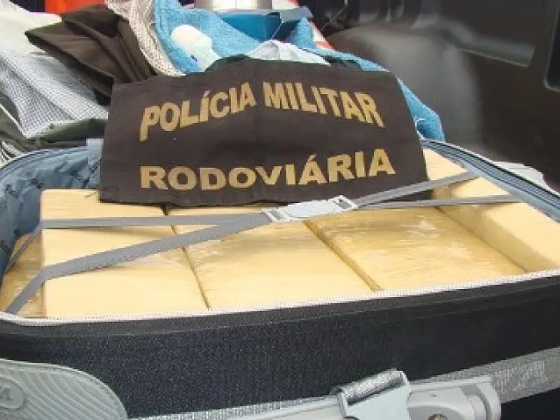 Jovem é encontrado com 32 tabletes de maconha