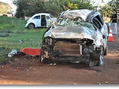 Grave acidente deixa vítima fatal após caminhonete capotar na BR 060