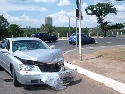 Acidente: Carro estava em teste na concessionária