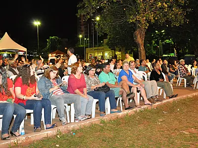 Altemar Dutra Jr e artistas regionais animaram a Seresta Morena