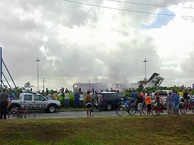 Avião de pequeno porte cai em Recife; 16 pessoas morreram
