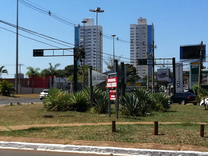 Semáforos e luminosos com problemas na Afonso Pena