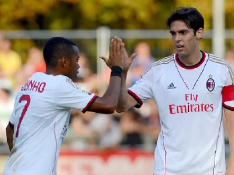 Com faixa de capitão e assistência, Kaká reestreia pelo Milan em amistoso