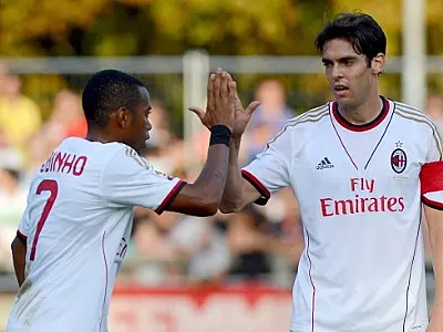 Com faixa de capitão e assistência, Kaká reestreia pelo Milan em amistoso