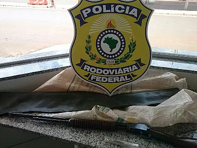 PRF apreende carabina calibre 22 carregada com munições