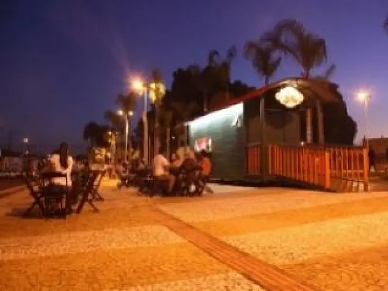 Quiosques da Orla Ferroviária oferecem de pastel até iguarias da cozinha japonesa