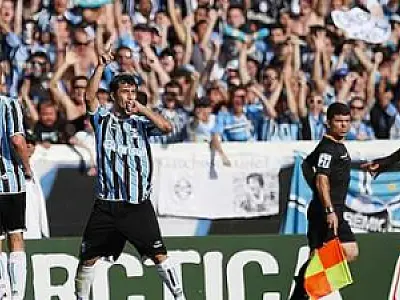 Grêmio se vinga de Ronaldinho e vence Flamengo por 4 a 2