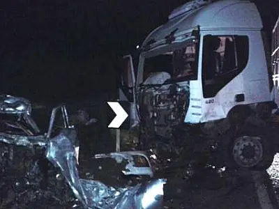 Acidente na BR 163 entre carreta e camionete mata duas pessoas