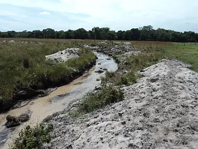 PMA autua fazendeiro carioca por drenagem e barragem ilegais
