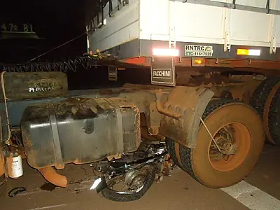 Motociclista morre depois de ser atropelado por carreta na BR-163
