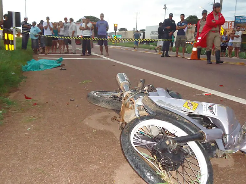 Motociclista morre depois de bater em placa de sinalização em Coxim