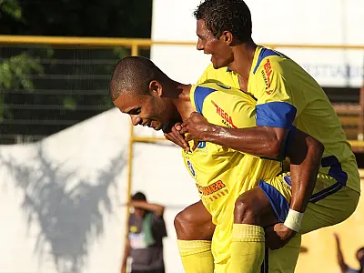 Sem medo de fantasmas do passado, Cene está pronto para o jogo