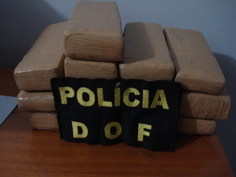 Polícia apreende 26 tabletes de maconha em ônibus intermunicipal