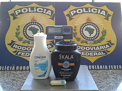 Estrangeiro é preso pela PRF com droga em potes de creme