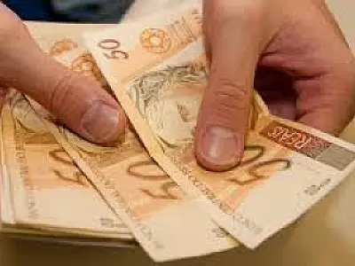 Proposta orçamentária prevê salário mínimo de R$ 788,06 para 2015