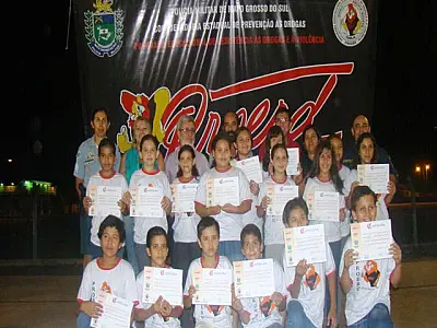 PM entrega diplomas do Proerd a estudantes de MS