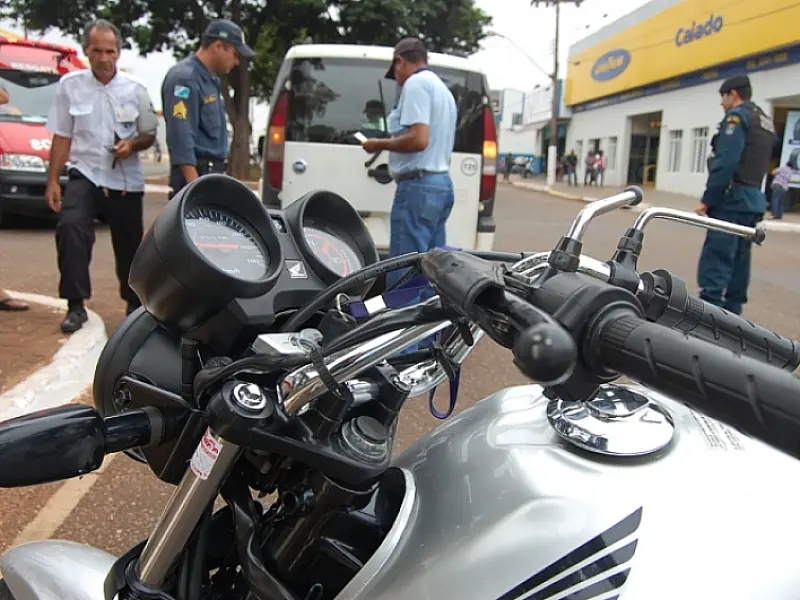 Moto colide com ambulância  no centro de Nova Andradina
