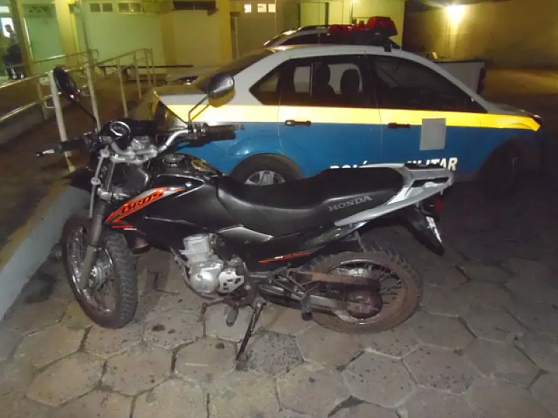 PM de Corumbá de folga evita roubo de moto e bandidos acabam presos