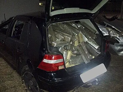 PRF apreende 440kg de maconha em carro