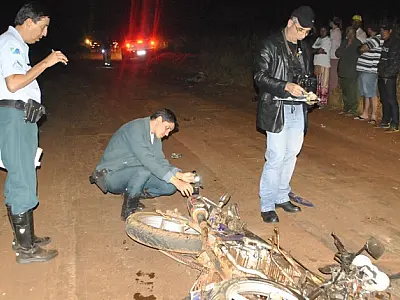 Homem morre após colidir moto com carreta em Dourados