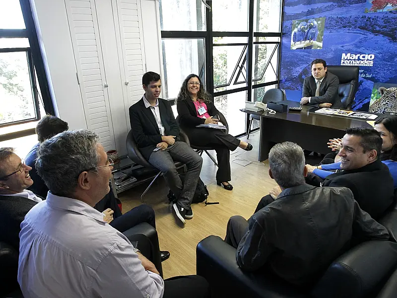 Estudantes pedem apoio de parlamentares para representar MS em feira internacional