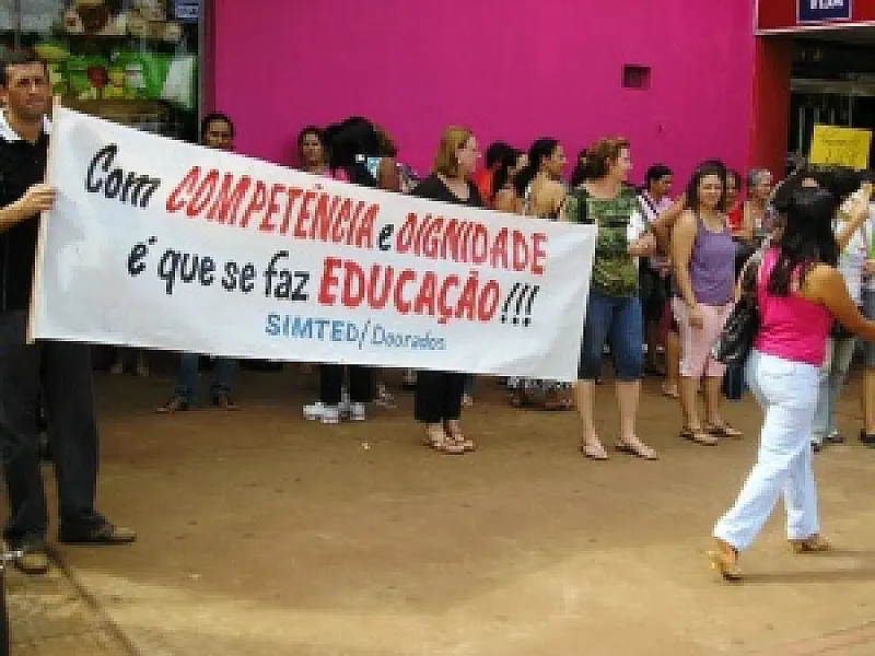Professores de Dourados iniciam greve na próxima quarta